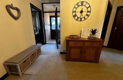 Porthcawl House | Maesllan - A Spacious Holiday Home in Porthcawl - 5 bedrooms, sleeps up to 10 people