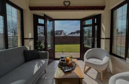 Porthcawl House | Maesllan - A Spacious Holiday Home in Porthcawl - 5 bedrooms, sleeps up to 10 people