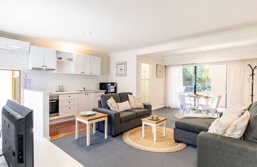 Boat Harbour House | Maestral II, 27a Richardson Ave - 290 metres from the waters edge , Air Con
