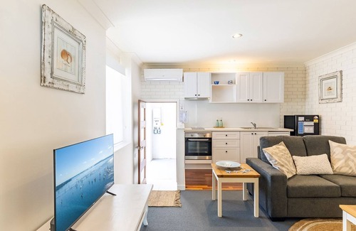 Boat Harbour House | Maestral II, 27a Richardson Ave - 290 metres from the waters edge , Air Con
