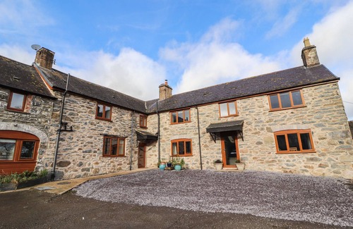 Ruthin Cottage | Maestyddyn Farm House