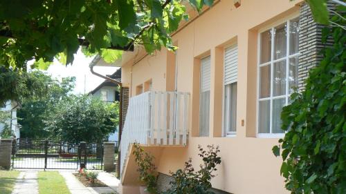Balatonlelle Apartment | Magdaléna Ház