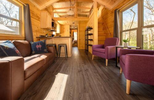 Lookout Valley Neighborhood Association House | Maggie Cabin Enjoy Nature From A Forest Hot Tub