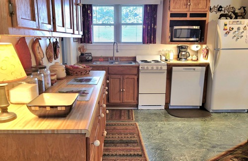 Maggie Valley Cabin | ~*~Maggie Valley Chalet ~*~n5 min from BlueRidge Parkwayn2BR/2BR/Wifi/Smart TVsn