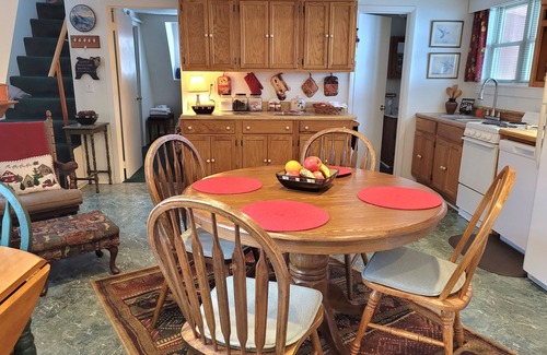 Maggie Valley Cabin | ~*~Maggie Valley Chalet ~*~n5 min from BlueRidge Parkwayn2BR/2BR/Wifi/Smart TVsn