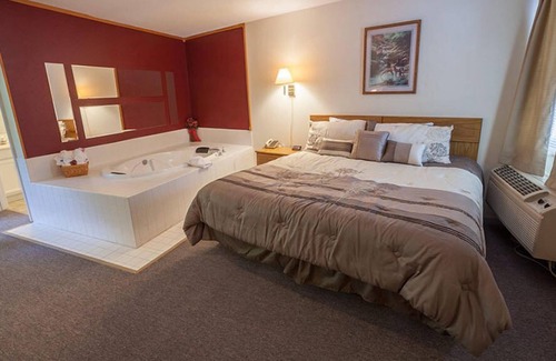 Maggie Valley Hotel | Maggie Valley Creekside Lodge
