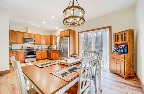 Maggie Valley Cottage | Maggie Valley Resort Home: Fire Pit, Pool & Stream