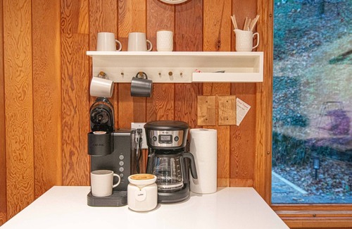 Maggie Valley Ski Chalet | MaggiePinesHideaway - Four Bedroom Chalet, Sleeps 8