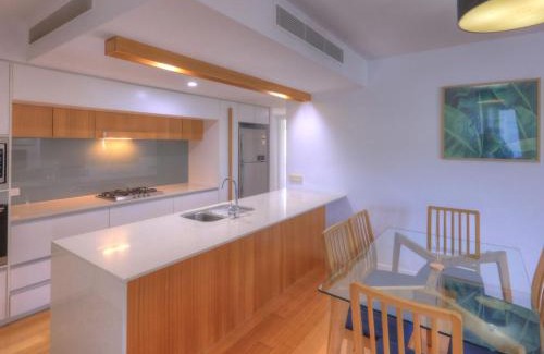 Horseshoe Bay Apartment | Maggies Beachfront Apartment 6