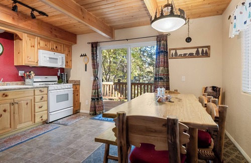 Sugarloaf Cabin | Magic Mountain