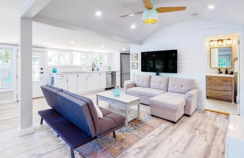 Plymouth House | Magic on Micajah