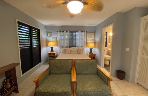 Kahaluu Bay Apartment | Magic Sands Beach Cozy studio WiFi wonderful Kailua-Kona 3 minute walk to Beach