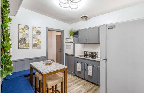 Dover Shores West House | Magical 3br Orlando Getaway Kitchen Near Parks
