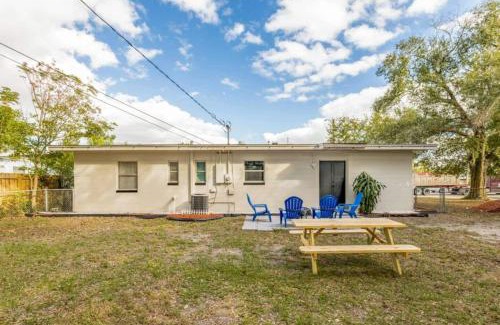 Dover Shores West House | Magical 3br Orlando Getaway Kitchen Near Parks
