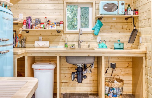Cedar Hills House | Magical forest treehouse with zip line - dog-friendly - 10 minutes to downtown