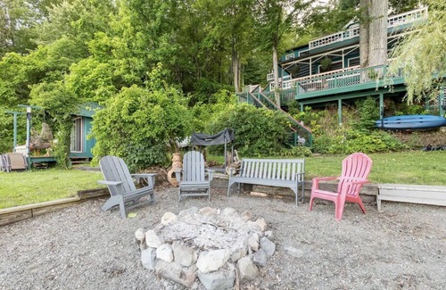 Northwest Ithaca House | Magical lakefront treehouse, minutes to downtown