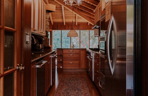 Kingston House | 'Magical' Mid-Century Estate [27 Acres, Sleeps 12]