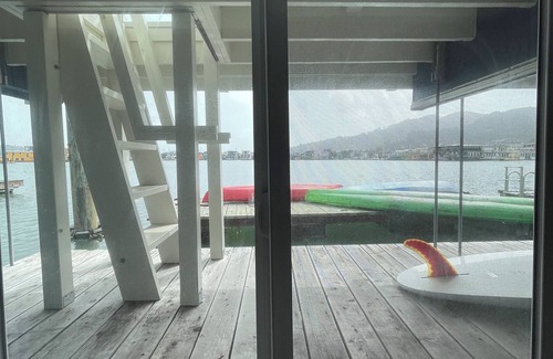 Marin City Boat Rental | Magical, Spacious 3 Bedroom Houseboat in Sausalito