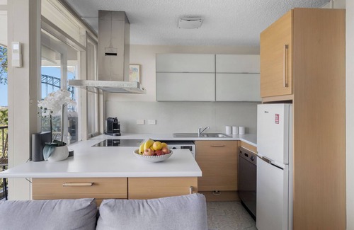 McMahons Point Apartment | Magical Sydney Escape with Harbour Views & Parking