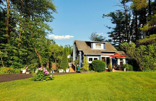 Mount Marion House | Magical Waterfront Escape from the city located in the Hudson Valley!