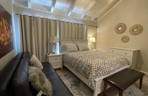 Hermosa Village House | MAGICAL Xcape, POOLS-SPA, WALK 2 DISNEY, CENTRAL AC-HEAT, FULLY EQUIPPED, 2 FREE PARKING SPACES, OWNER MGMT