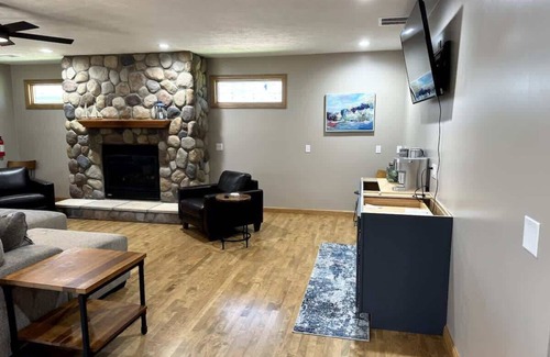 Sister Lakes House | Magician Lakehouse Escape