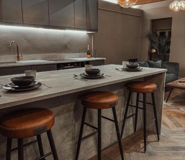 Morpeth Apartment | Magistrates Penthouse Suite - Town Centre Apartments with Spa