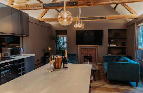 Morpeth Apartment | Magistrates Penthouse Suite - Town Centre Apartments with Spa