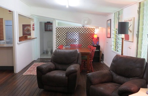 Arcadia Cottage | Magnautical Cottage - Pet friendly cottage with charm and character, just 150m to Geoffrey Bay