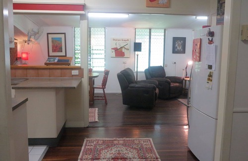 Arcadia Cottage | Magnautical Cottage - Pet friendly cottage with charm and character, just 150m to Geoffrey Bay