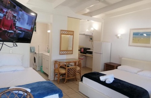Nelly Bay House | Magnetic Island Resort, Sleeps 3, Free WIFI