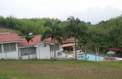 Cerritos House | Magnifica propiedad de descanso, cerca a todo.