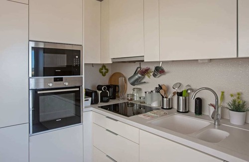 Costa de Caparica Apartment | Magnificent 1 Bedroom Apartment With Views Over The Ocean