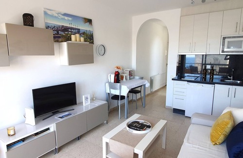 Golden Mile Apartment | Magnificent 10th-Floor Studio with Sea Views