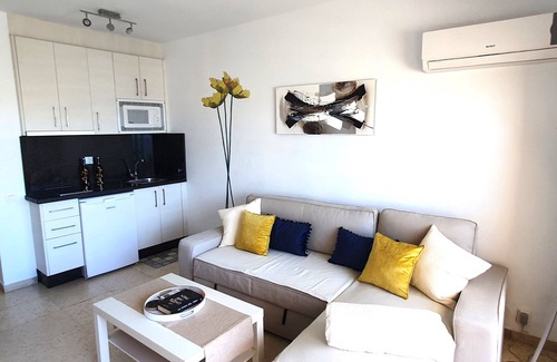 Golden Mile Apartment | Magnificent 10th-Floor Studio with Sea Views