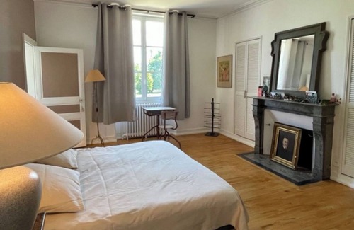 Huismes Other | Magnificent 18th-century château surrounded by 10 hectares of parkland in Chinon