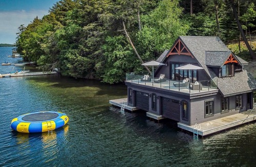 Seguin Cottage | Magnificent 6bdrm 8bath luxury on Lake Joe! Hot Tub! Gym! Boathouse!