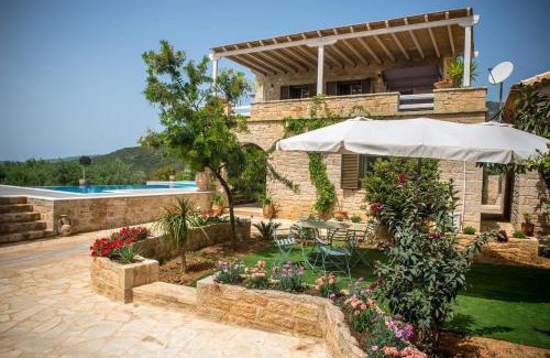 Kardamyli Villa | Magnificent, Authentic Private Villa and the Guest house