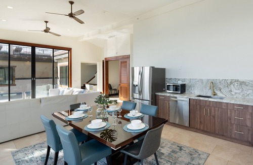 Kuliouou - Kalani Iki House | Magnificent beach front sunsets