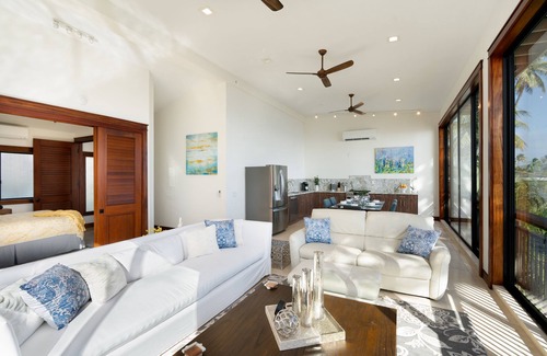 Kuliouou - Kalani Iki House | Magnificent beach front sunsets