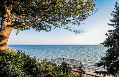 Wainfleet House | Magnificent Beach House Lake Erie