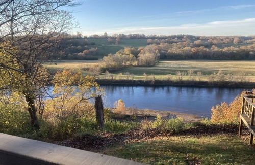 Flippin House | Magnificent bluff view of the White River, sunsets, and wildlife.