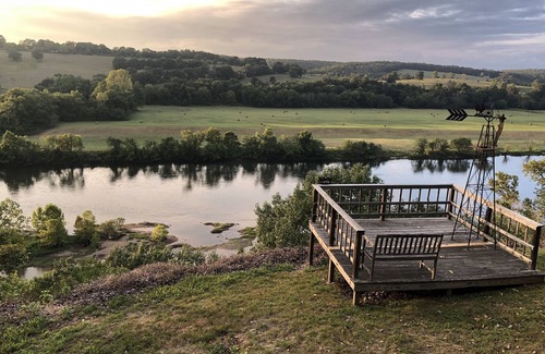 Flippin House | Magnificent bluff view of the White River, sunsets, and wildlife.