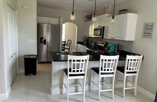 Oakland Hills Condo | Magnificent Condo overlooking the Canal, near the golf courses.