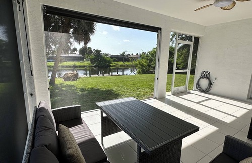 Oakland Hills Condo | Magnificent Condo overlooking the Canal, near the golf courses.
