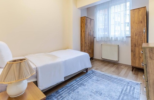 Mecidiyekoy Apartment | Magnificent Flat in a Central Location in Sisli