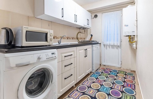Mecidiyekoy Apartment | Magnificent Flat in a Central Location in Sisli