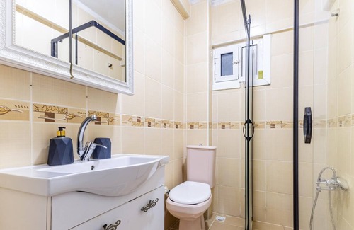 Mecidiyekoy Apartment | Magnificent Flat in a Central Location in Sisli