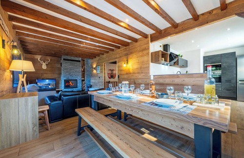 Orcieres-Merlette Ski Chalet | Magnificent fully renovated apartment with fireplace in chalet