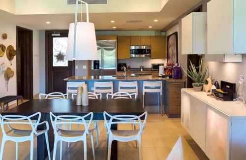 Herreras Condo | Magnificent Golf Villa at Bahia Beach